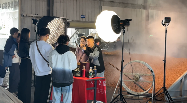 以酒为媒 “酿”出乡村振兴“好滋味”.png